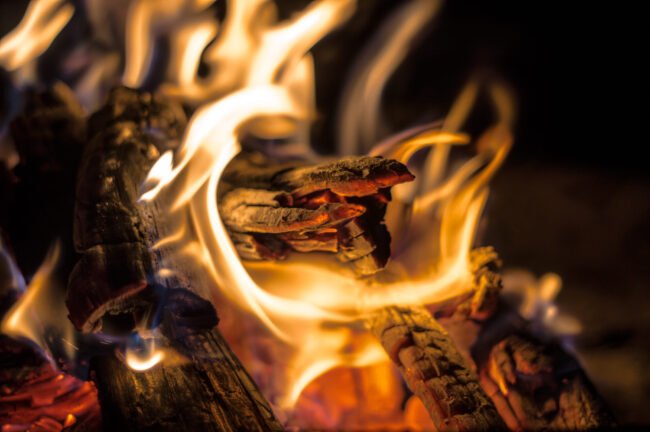 closeup-shot-campfire-with-burning-wood-open-flame-night closeup-shot-campfire-with-burning-wood-open-flame-night